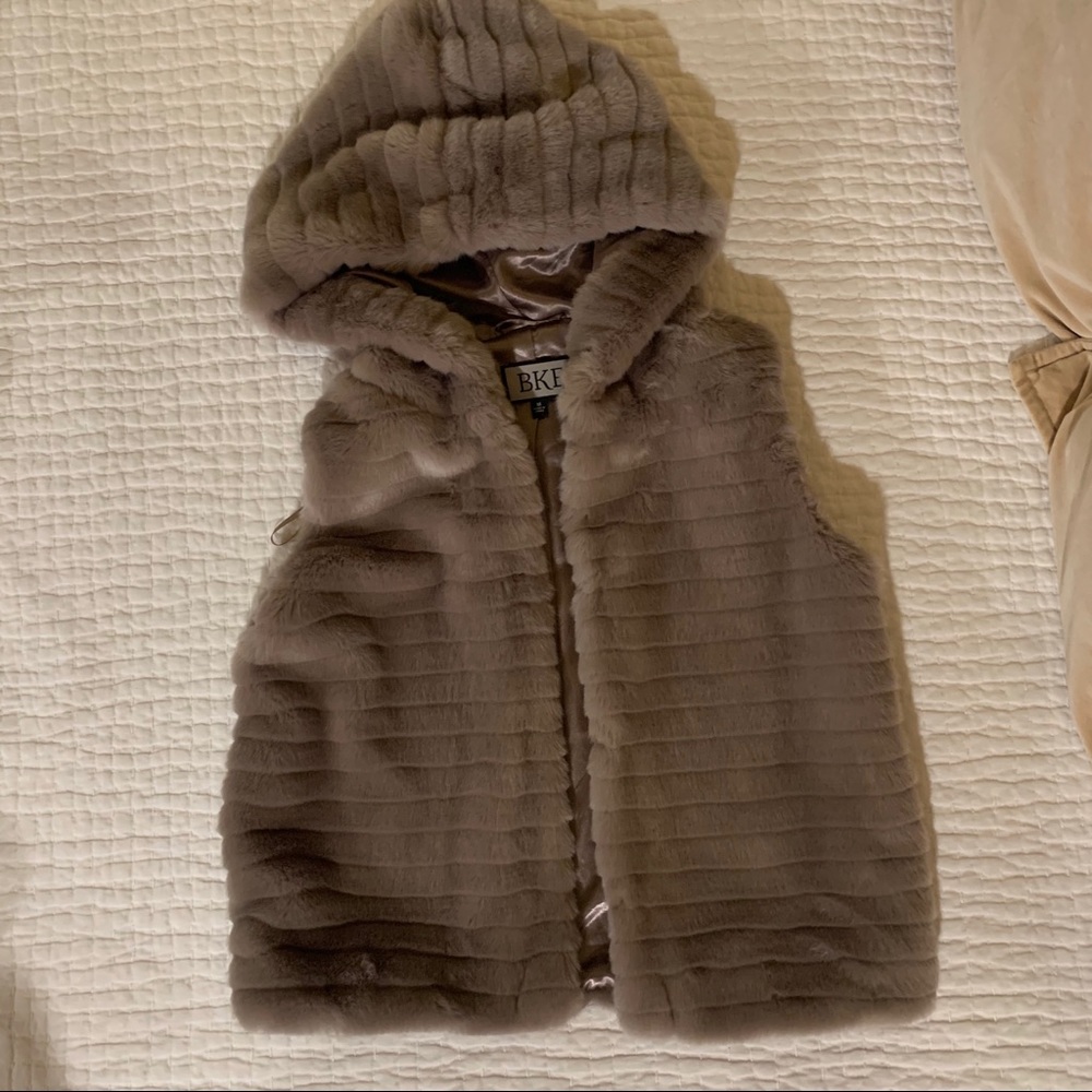BKE Faux Fur Vest form Buckle